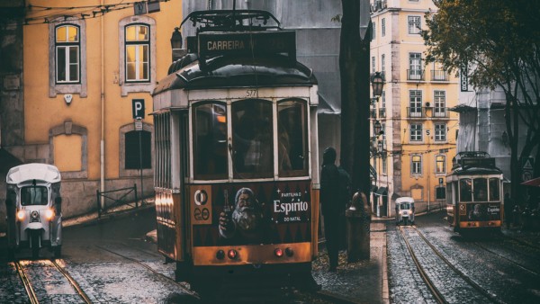 Historische Tram in Lissabon
